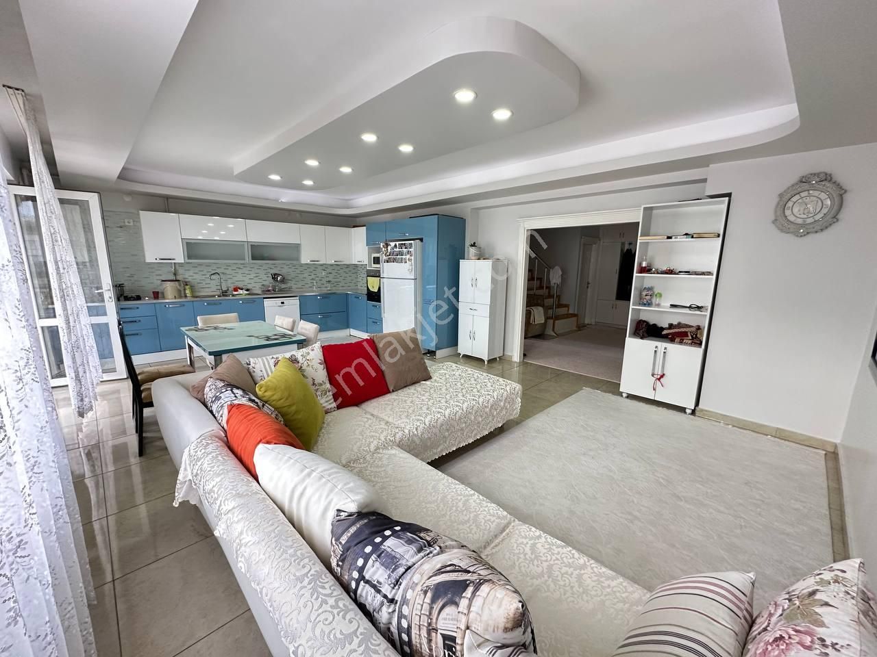 Diclekentte İşlek Cadde Üzeri 5+1 Geniş Dubleks Satılık Daire