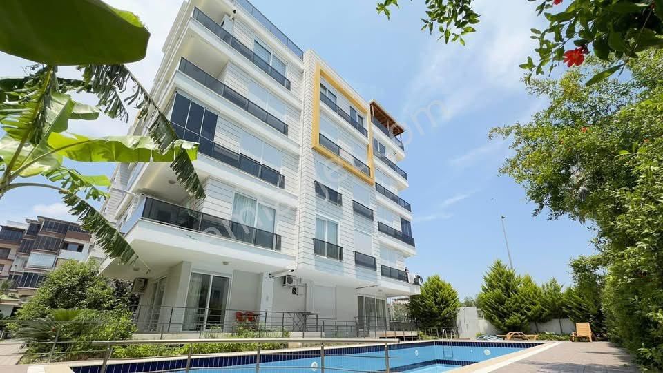 Denize 200 M, Ful Eşyalı, Havuz Manzaralı 1+1 Daire