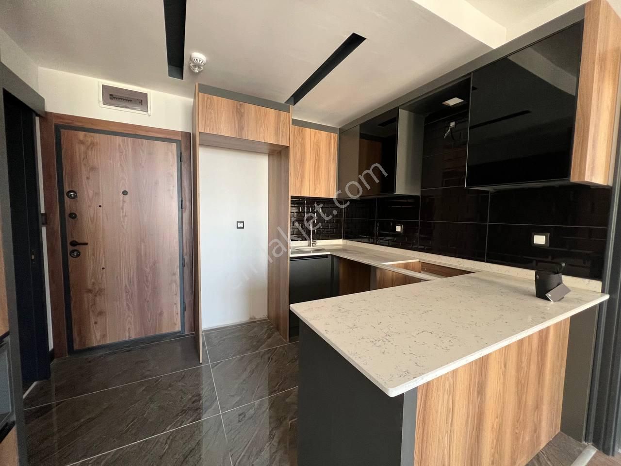 Karınca'dan Çeşmeli'de Deniz Manzaralı Ara Kat 1+1 Satılık!