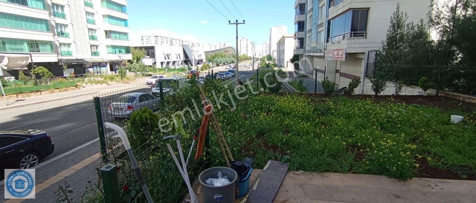 The Boss Çaprazında Ted Koleji Yanı Kiralık 70 M2 Köşe Dükkan