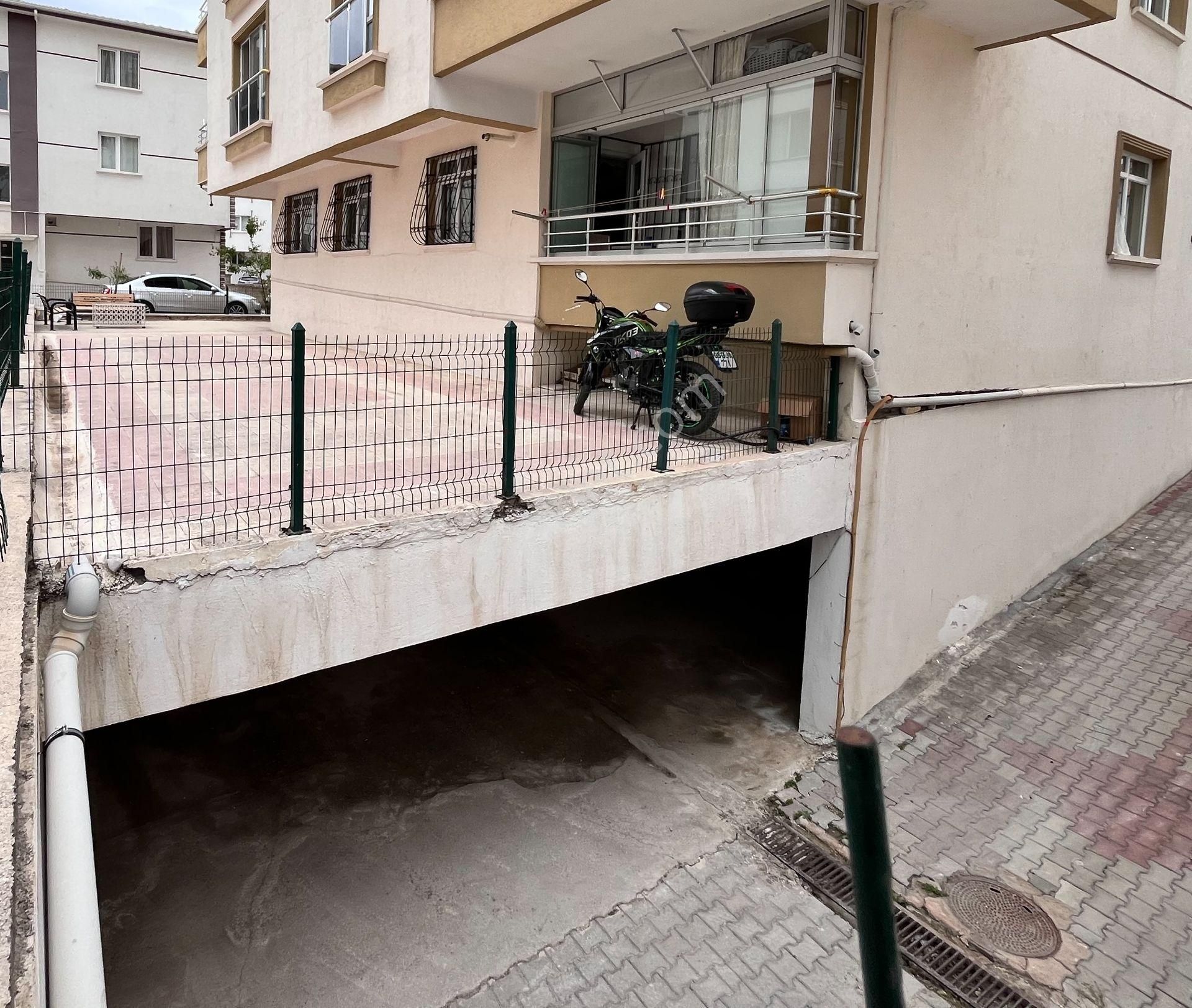 Merkezi Konumda Cadde Üzerinde 3+1 Ful Yaplı Çift Banyolu !!!