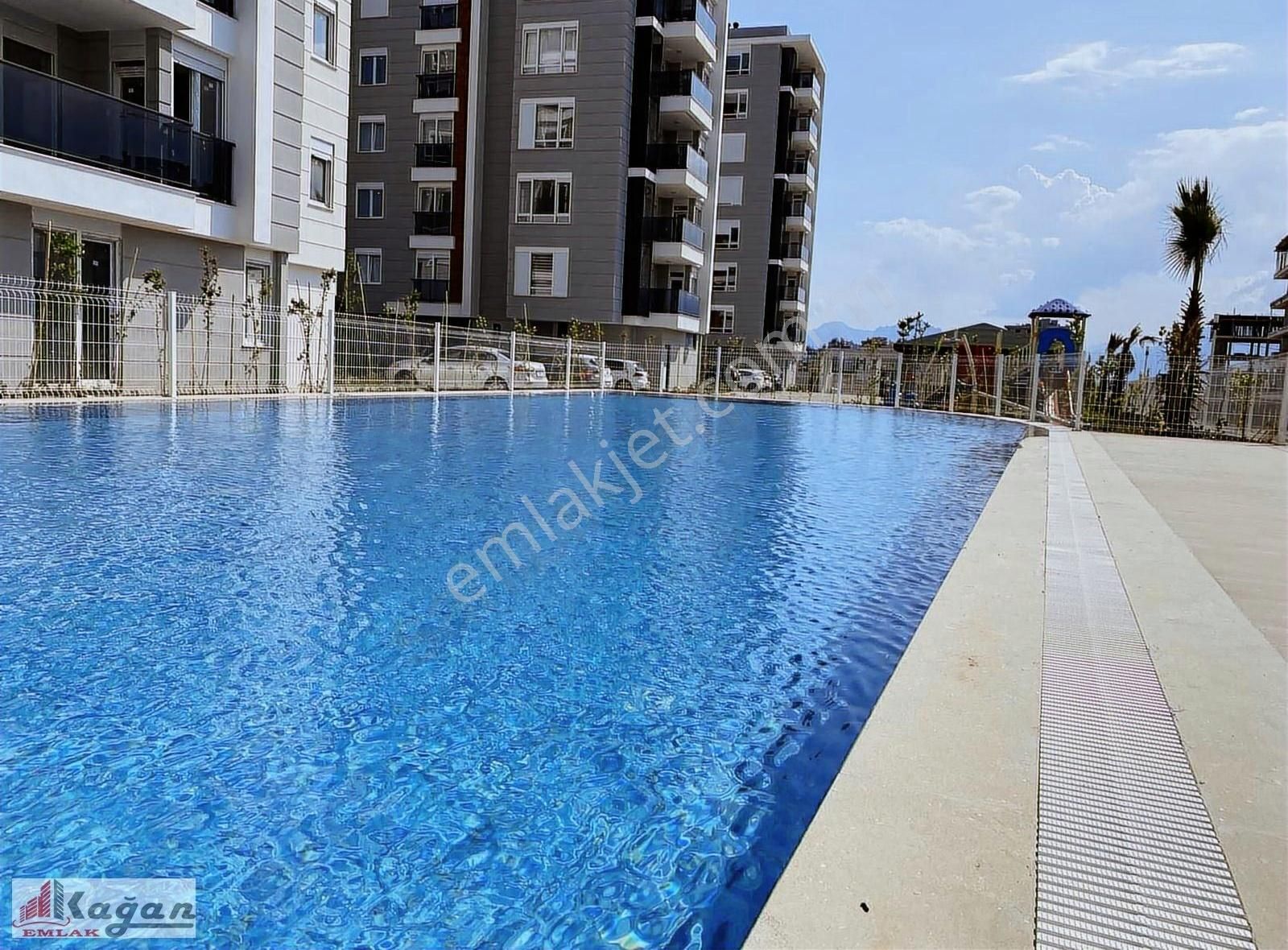 Masadağı Kent Plus'da 7/24 Güvenlik Havuz Doğalgaz Manzaralı 2+1