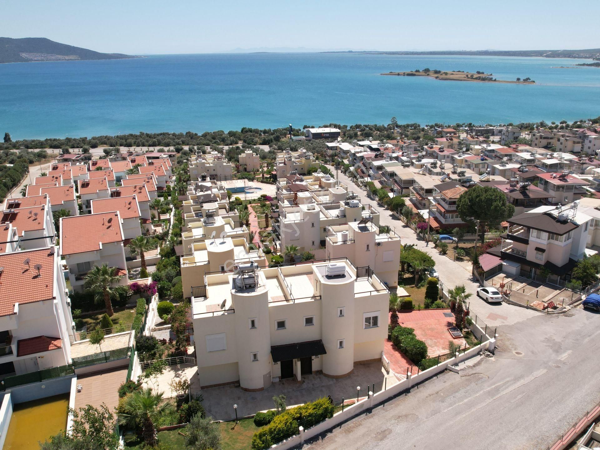 Çözümden Akbük'de Havuzlu Sitede Full Deniz Manzaralı 3+1 Villa
