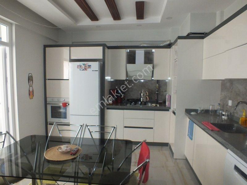 Karaman Alişahane Mahallesi 1.kat 128 M2 3+1 Satılık Daire