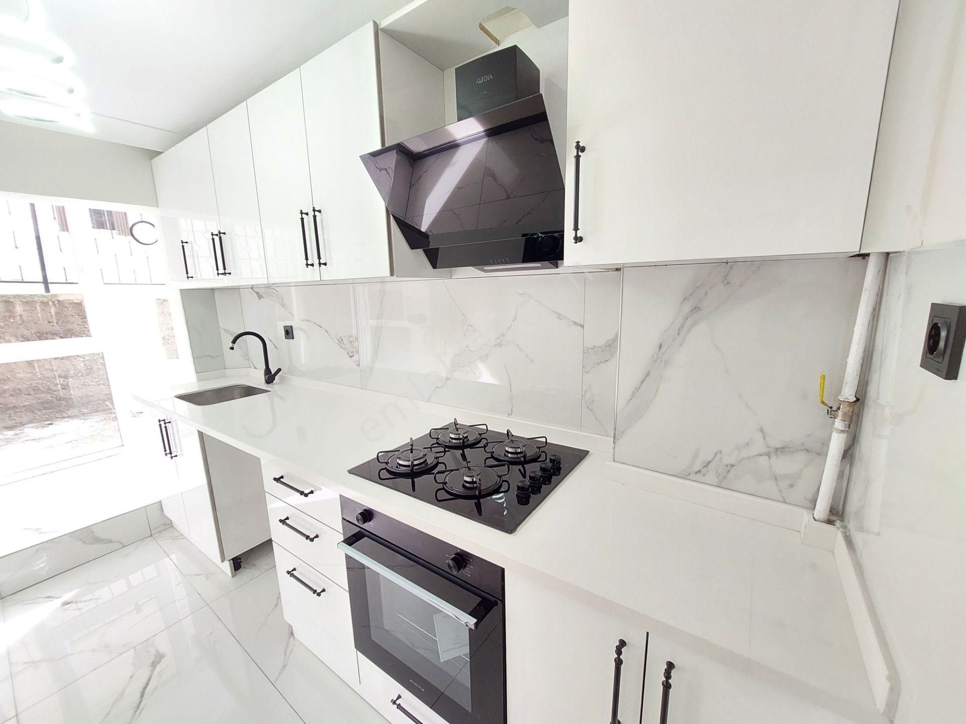 3+1 Yeni Sıfır Full Yapılı Büyük Bahçeli Güney Batı Full Güneşli Tbmm Yakını