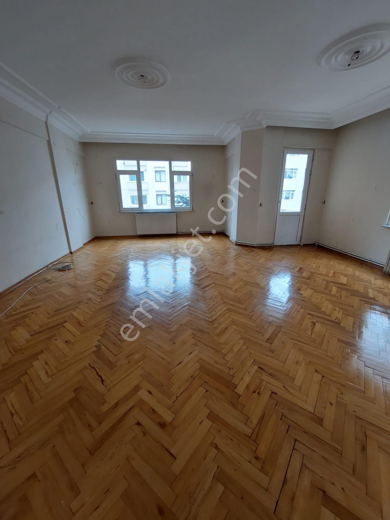 Ataşehir İçerenköy Hasan Leyli Civarı 130m2 3+1 Arakat Daire