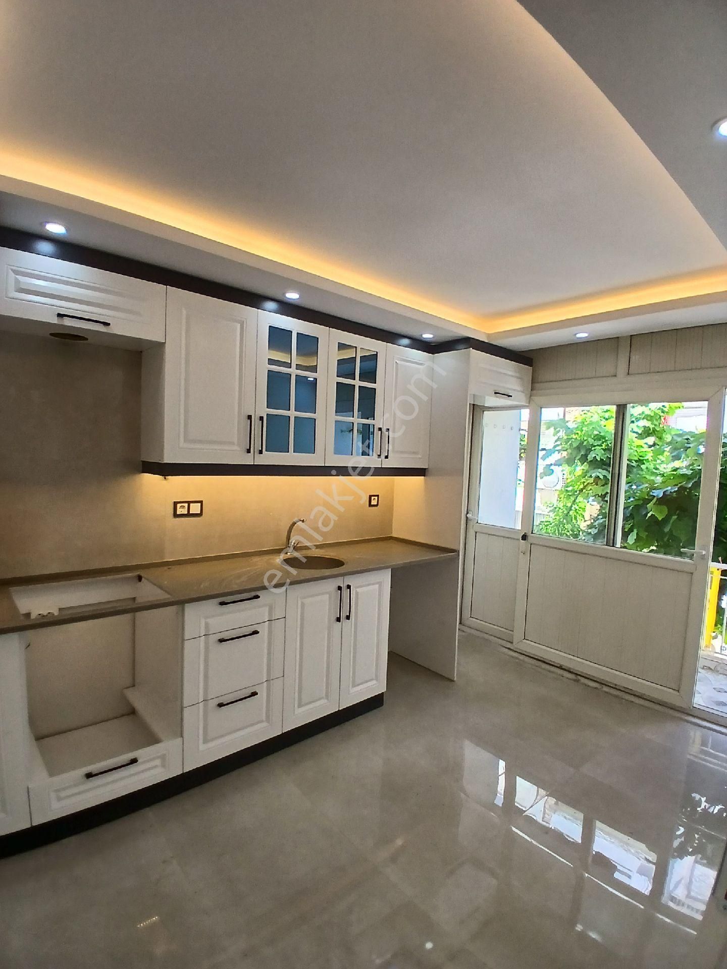Karahanlı Gayrimenkul'den Manisa Yunusemre Mimar Sinan Mahallesinde 3+1 125 M² Ara Kat Satılık Daire