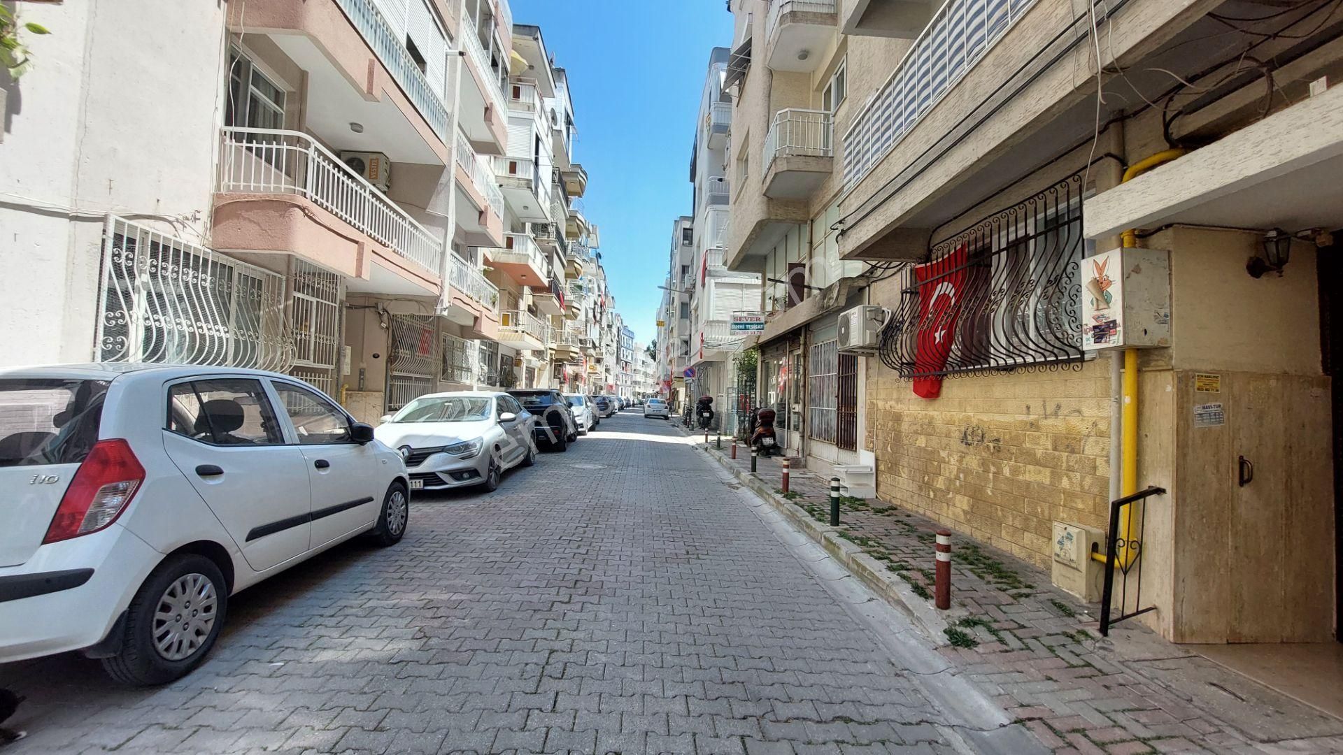 Karşıyaka Aksoy'da 3+1 Arakat Kiralık Daire