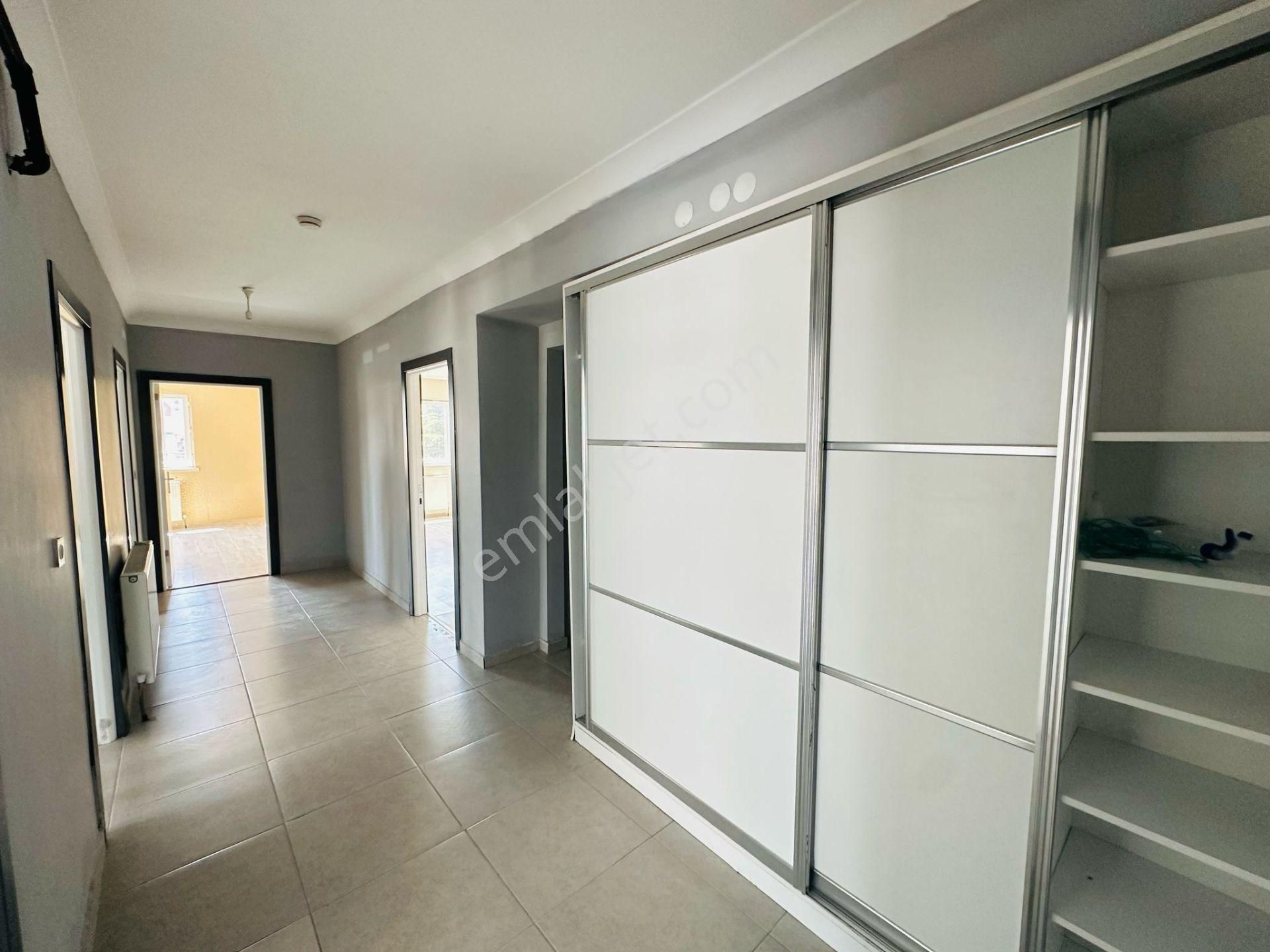 Battalgazi Mahallesinde Asansörlü Ebeveyn Banyolu 3+1 Ara Katta Full Yapılı Satılık Daire !! - Görsel 19