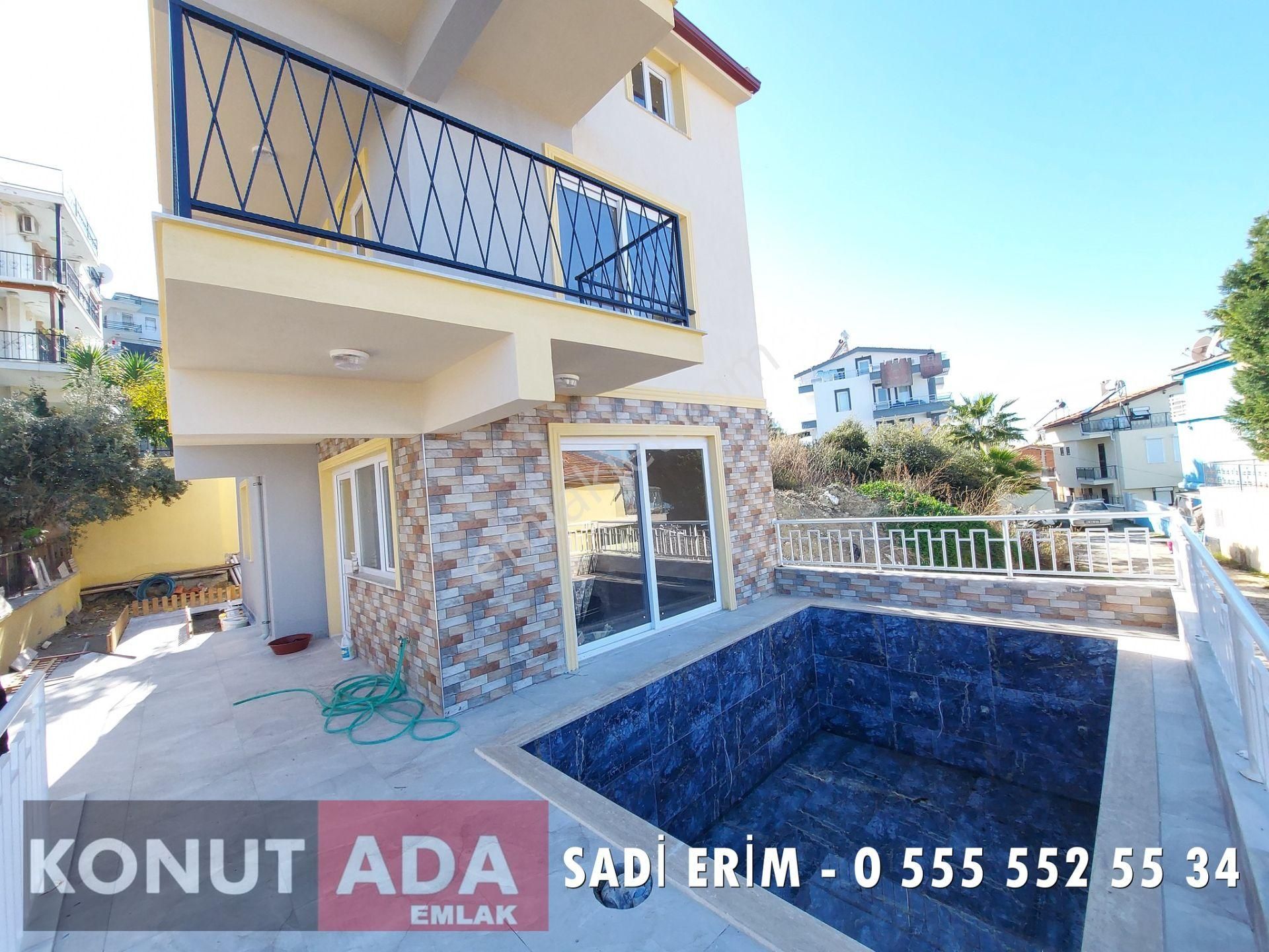 Kuşadası Karaova Mah De 4+1 Tripleks Satılık Villa