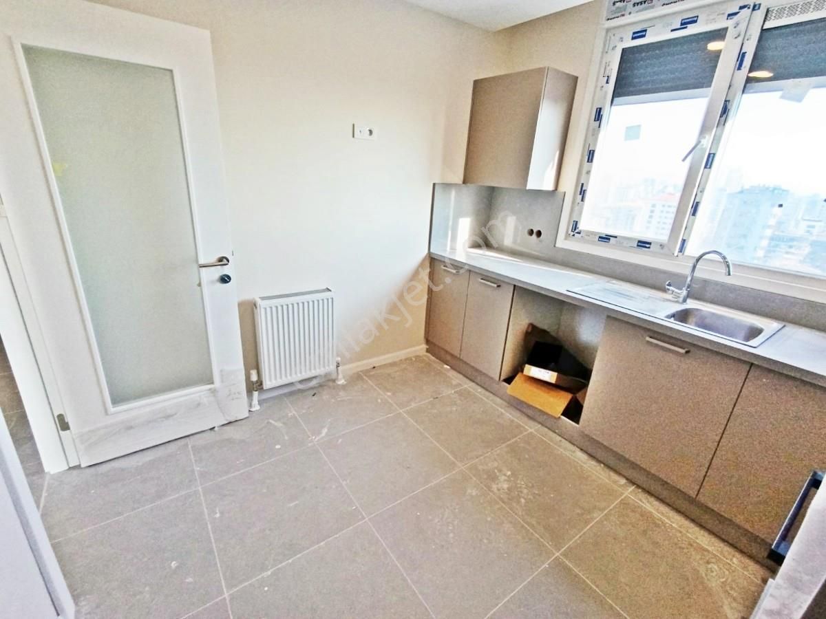 Kadıköy Göztepe De Deniz Manzaralı 3+1 Satılık Daire Troykadan