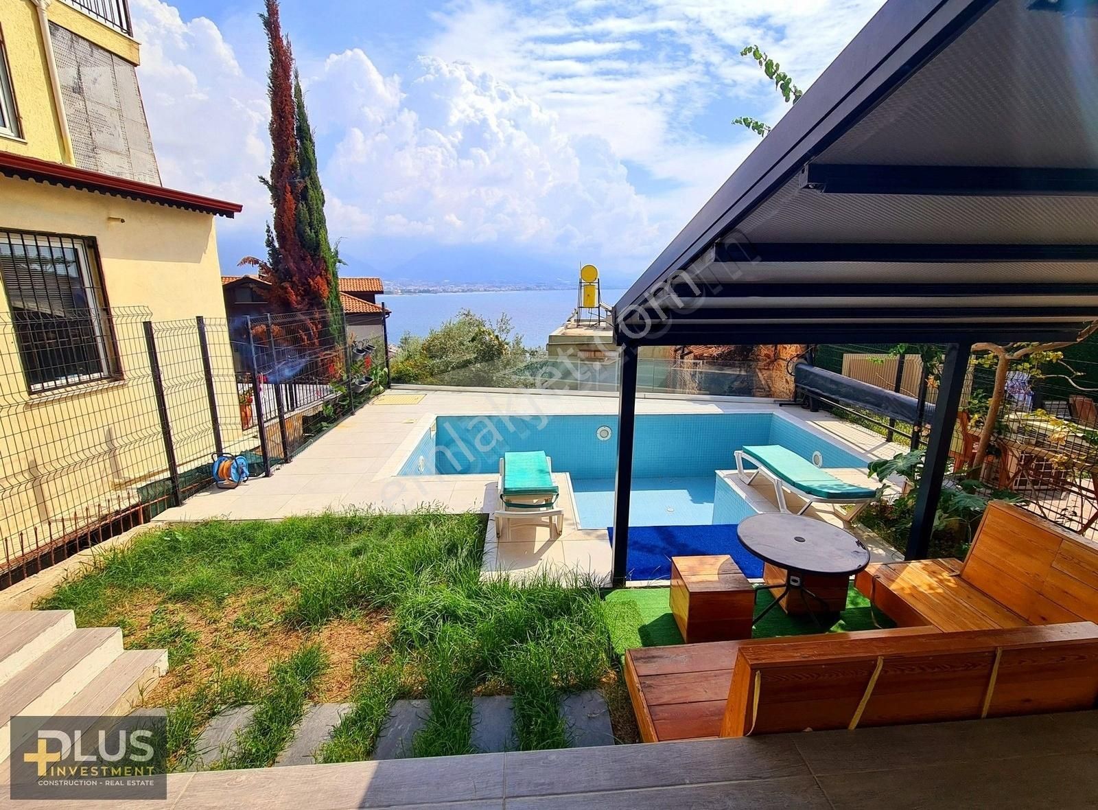 Kale'de Deniz Manzaralı Eşyalı Satılık Daire
