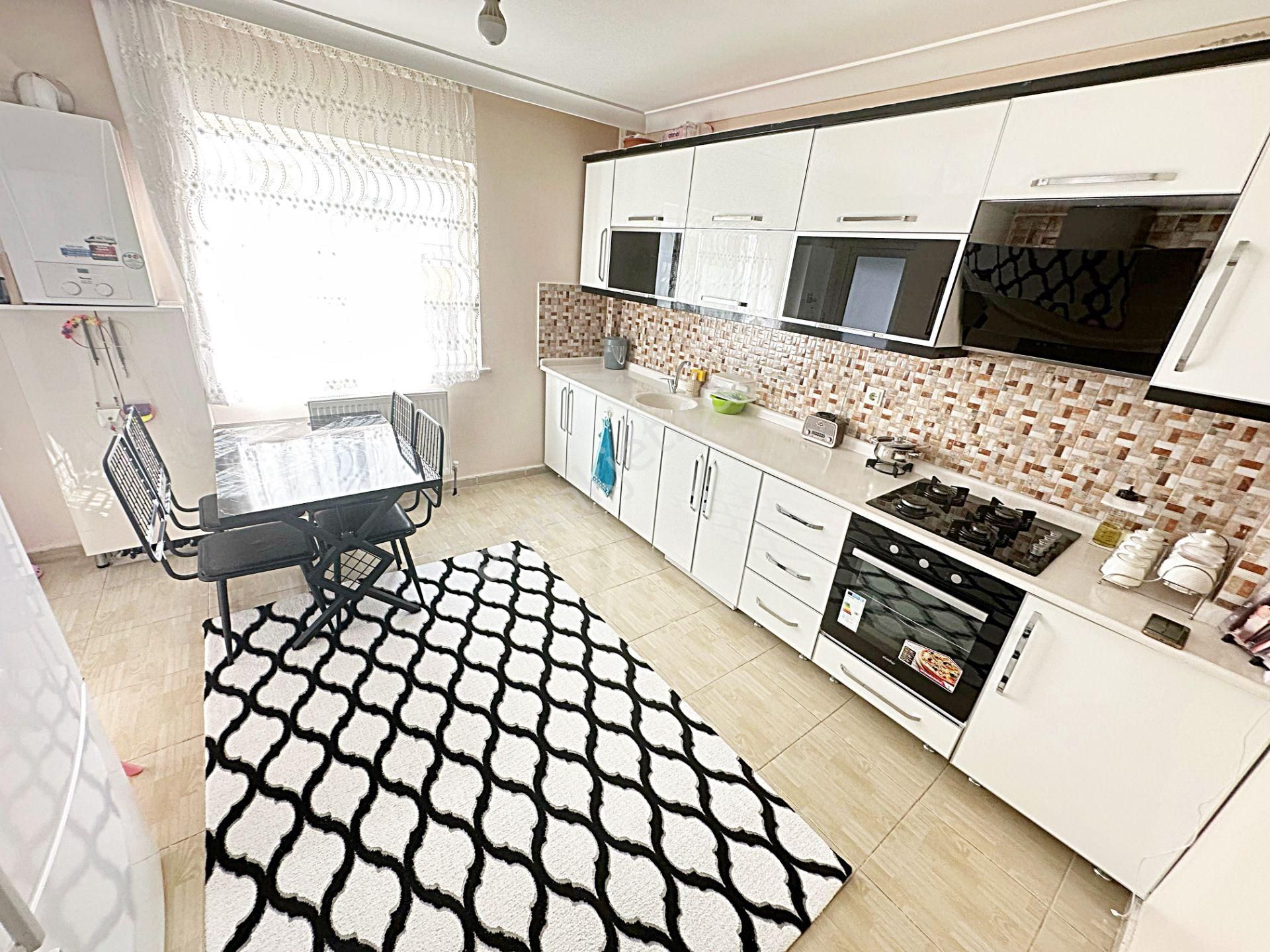 Plevne Mah 3+1 Asansörlü 130m2 Full Yapılı Ara Katta Satılık Daire