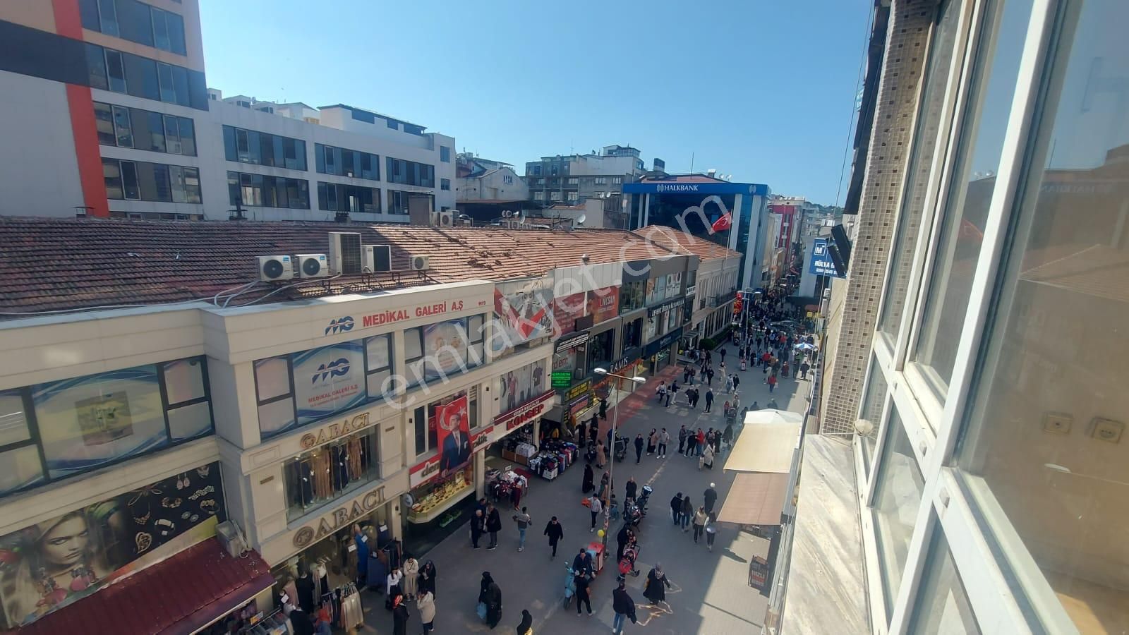 Meydanda Isınma Ve Aidat Giderleri Dahil Masrafsız Kiralık Ofis
