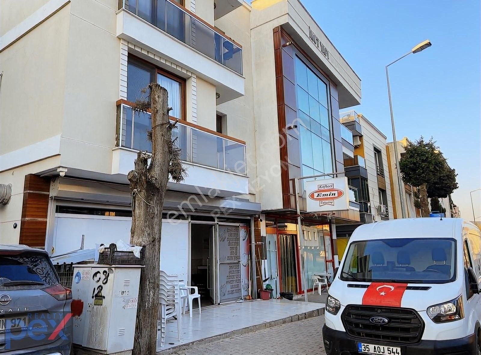 Acil! Gaziemir'de Satılık 80 M2 Dükkan