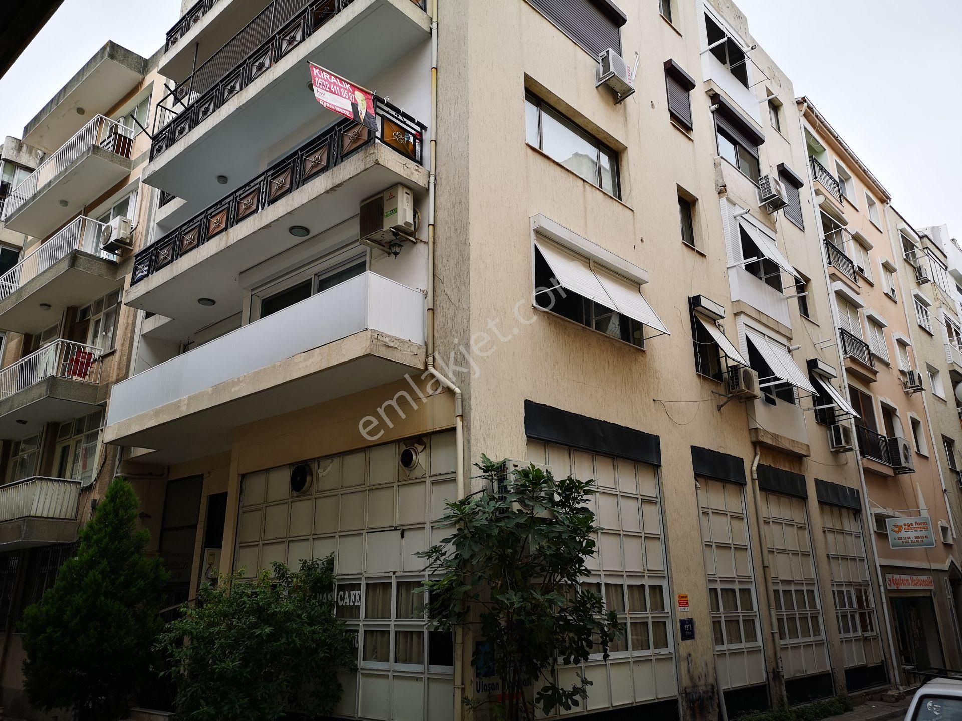 Karşıyaka Merkezde Asansörlü Satılık Daire