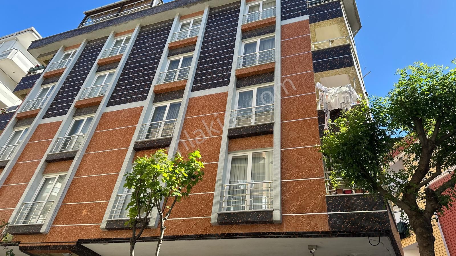 Bahçelievler Cumhuriyet Mah. Satılık 2+1 Fırsat Ara Kat Daire. Vizyon