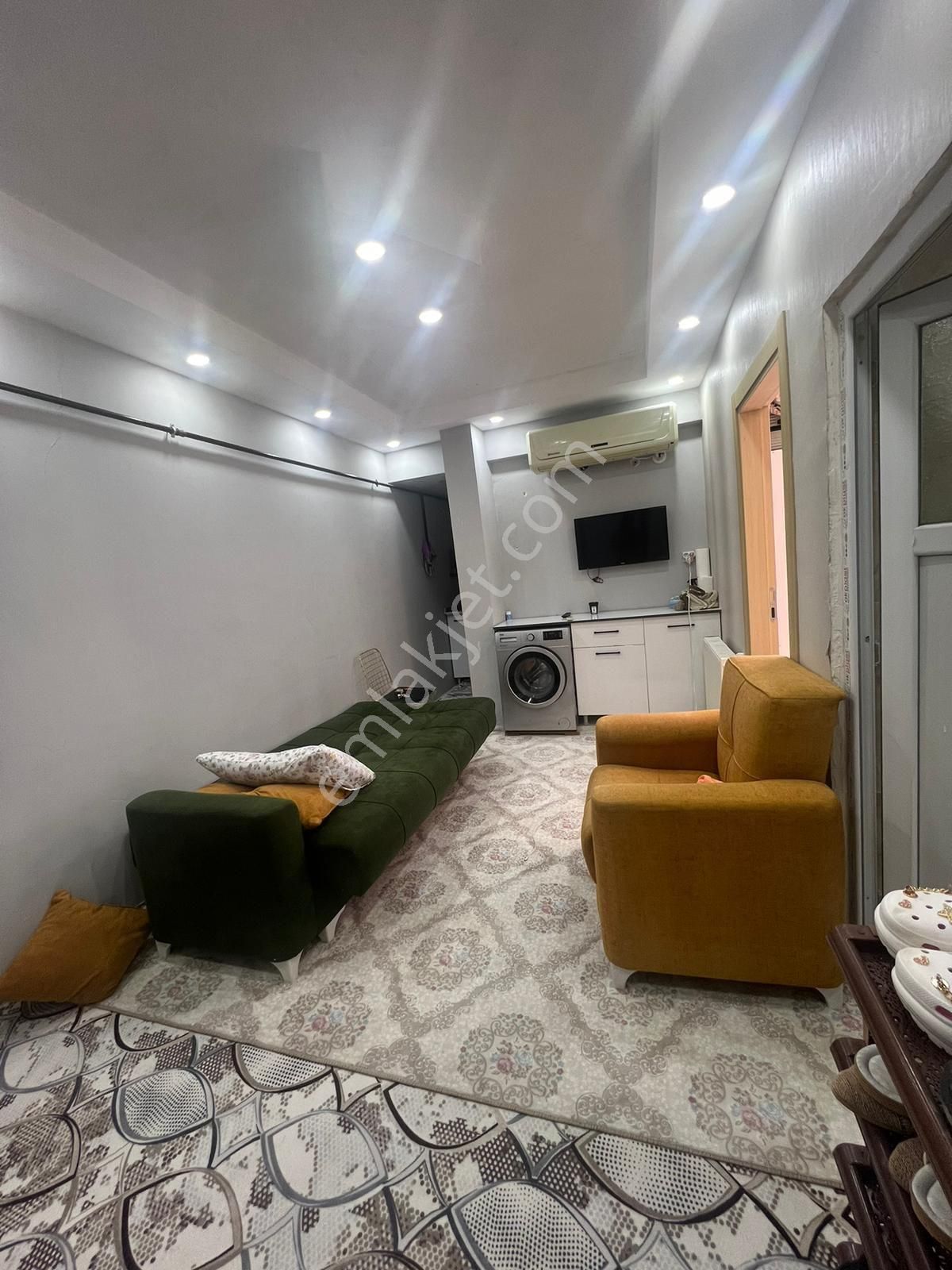 Yolbilir Emlaktan 11.000 Kiracılı Satılık 1+1 Eşyalı Daire