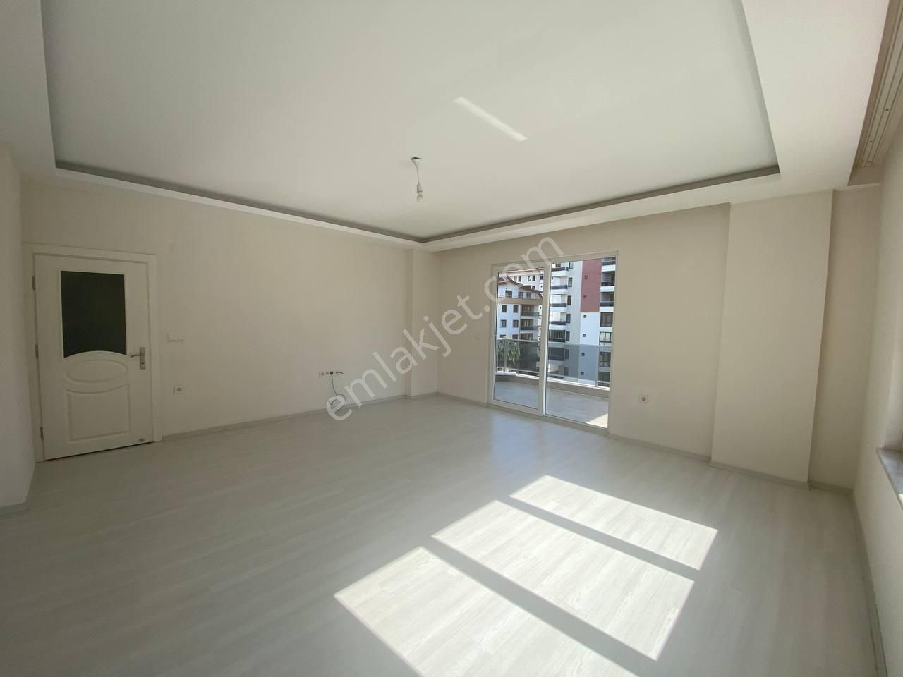 Cikcilli'de Hastaneye Yakın 3+1 Ayrı Mutfaklı 150 M2 Yeni Binada Kiralık