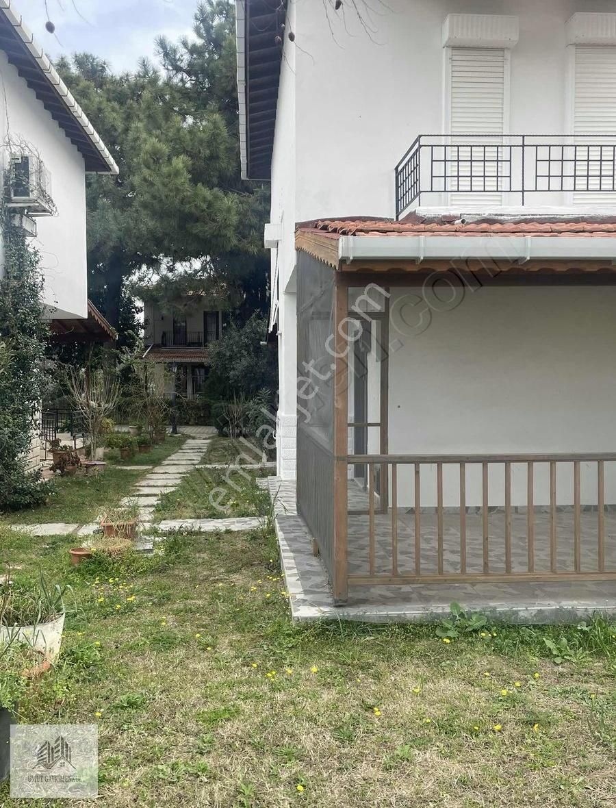 Denize 50 Metre Mesafede Full Tadilatlı Acil Satılık Villa