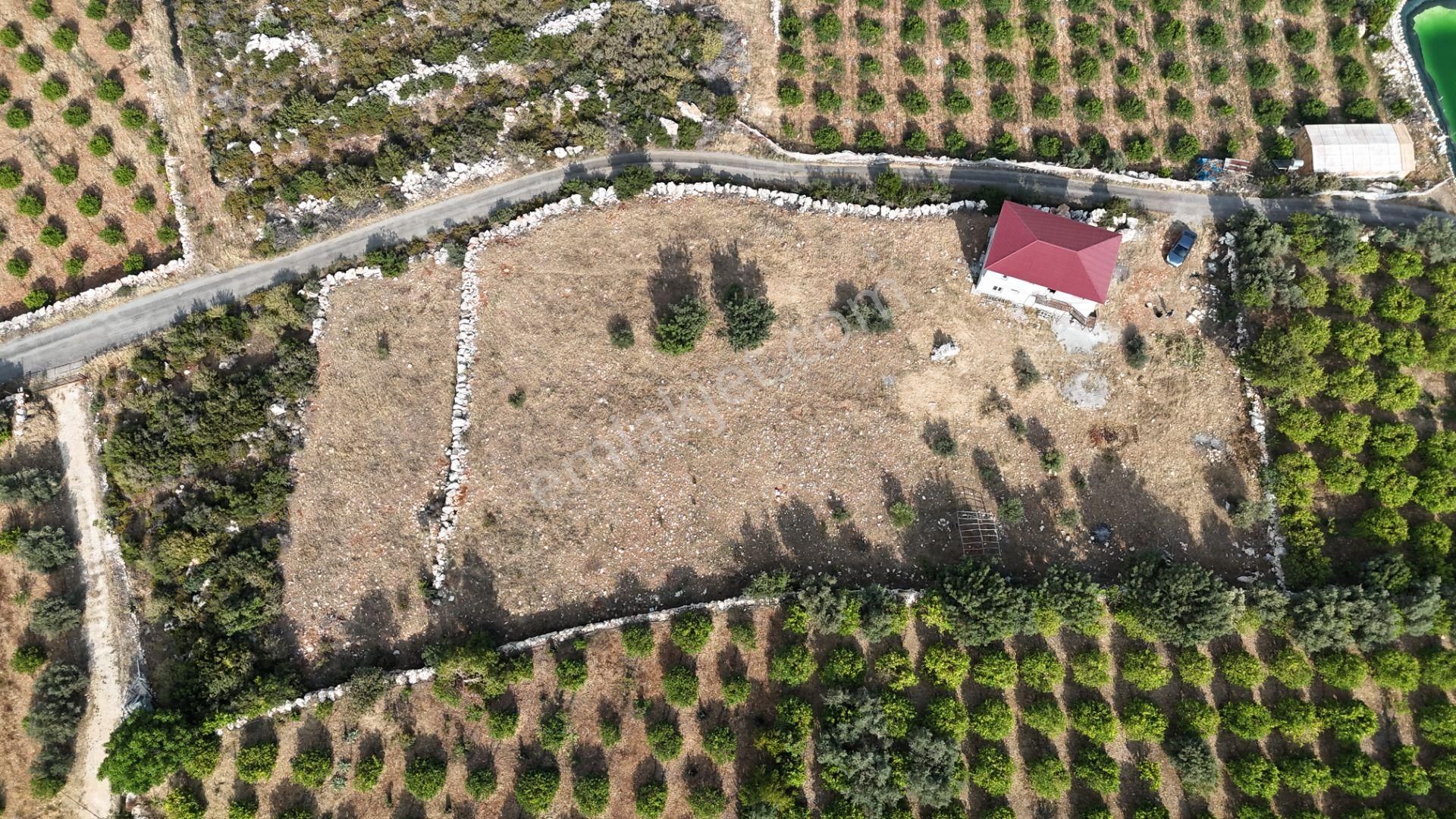 Onur Gayrimenkul'den Satılık Yatırımlık Full Deniz Manzaralı Tarla Ve İki Katlı Köy Evi