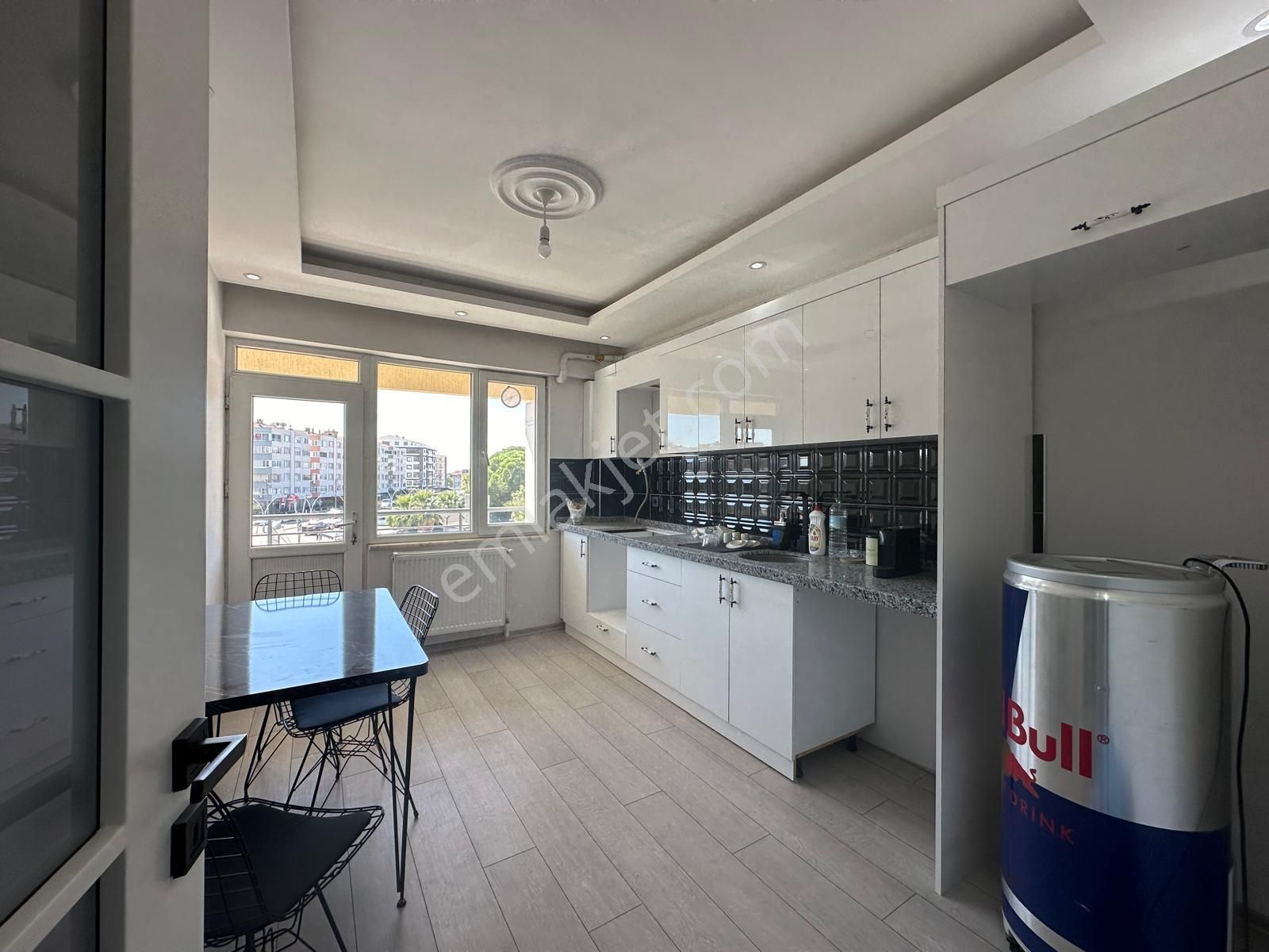 Parstan Edremite Merkezi Konumda Full Yapılı Modern Tasarımlı 3+1 Kaçmaz Daire