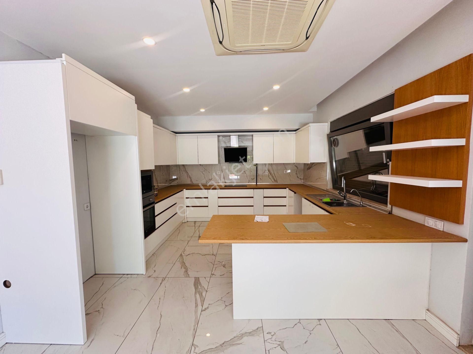 7+1 Döşemealtında 450m2 Kapalı Alana Sahip Araç Takasına Açık Triblex Villa