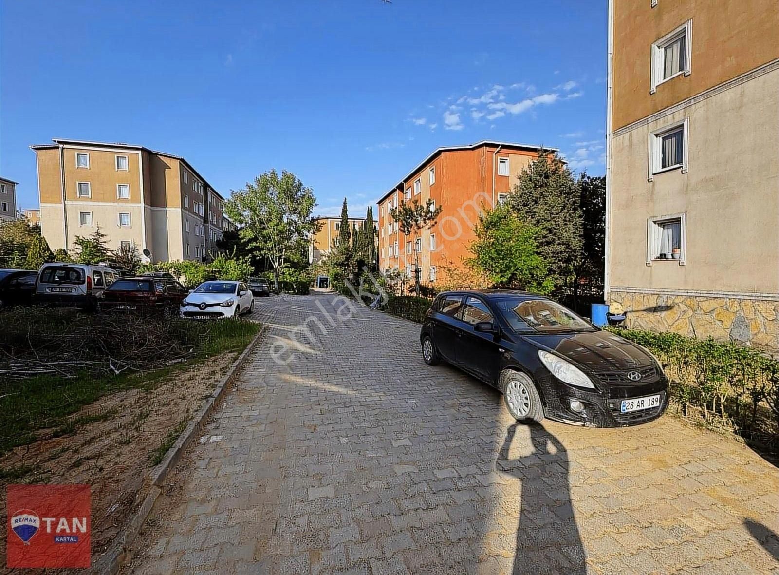 Kurtköy Yenişehirde İnci Sitesinde Eşyalı Kiralık 2+1 Daire