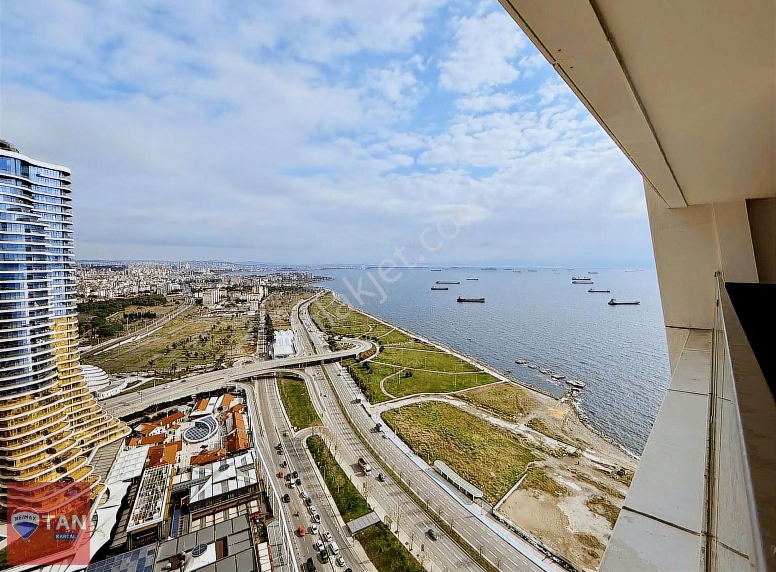 Kartal Kordonboyu İst Marina Deniz Manzaralı 1+0 Satılık Daire