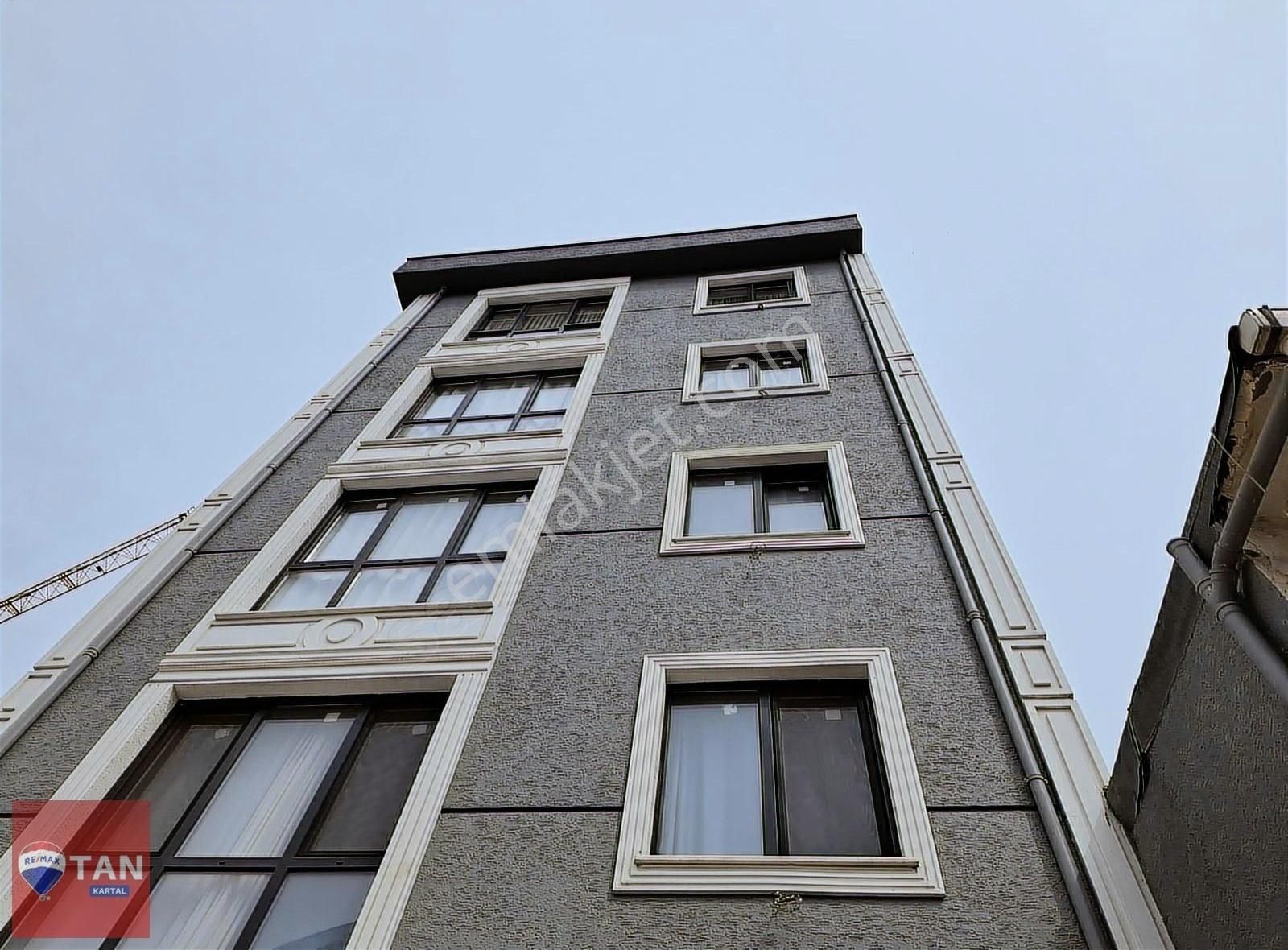 Maltepe Esenkent Metro Durağı Karşısında Kiralık 1+1 Daire