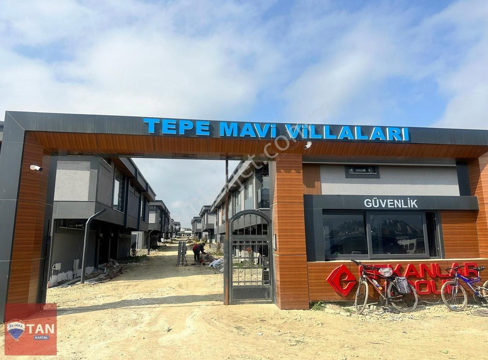 Silivri Selimpaşada Tepe Mavi Konaklarında 4+1 Satılık Villa