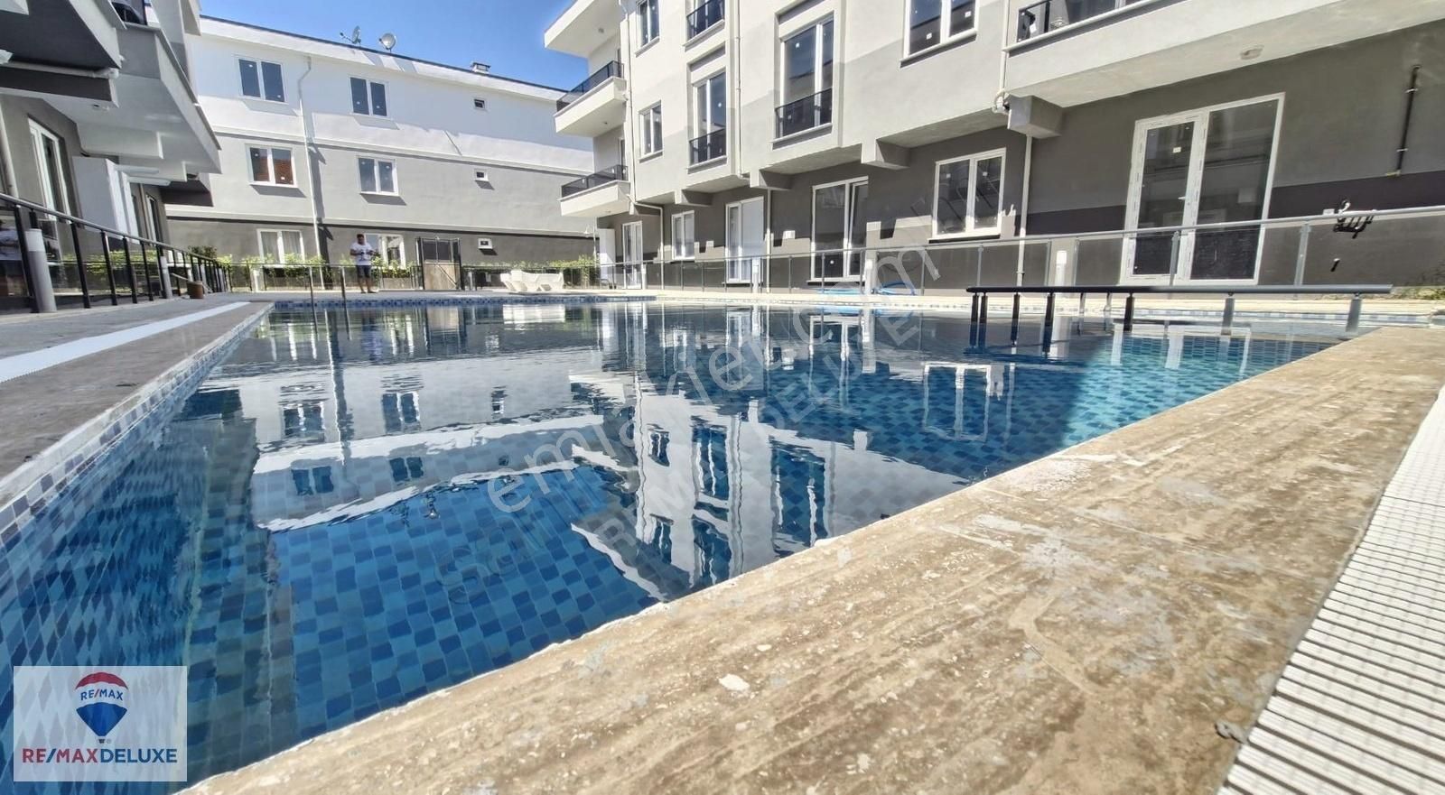 Karasu/sakarya Yeni Mah River 5 'de Havuzlu Site İçinde 3+1 Satı
