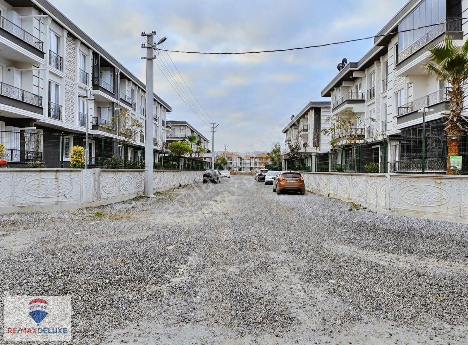 Karasu/sakarya Yalı Mah'sinde İnci Evler 2+1 Havuzlu Satılık D.