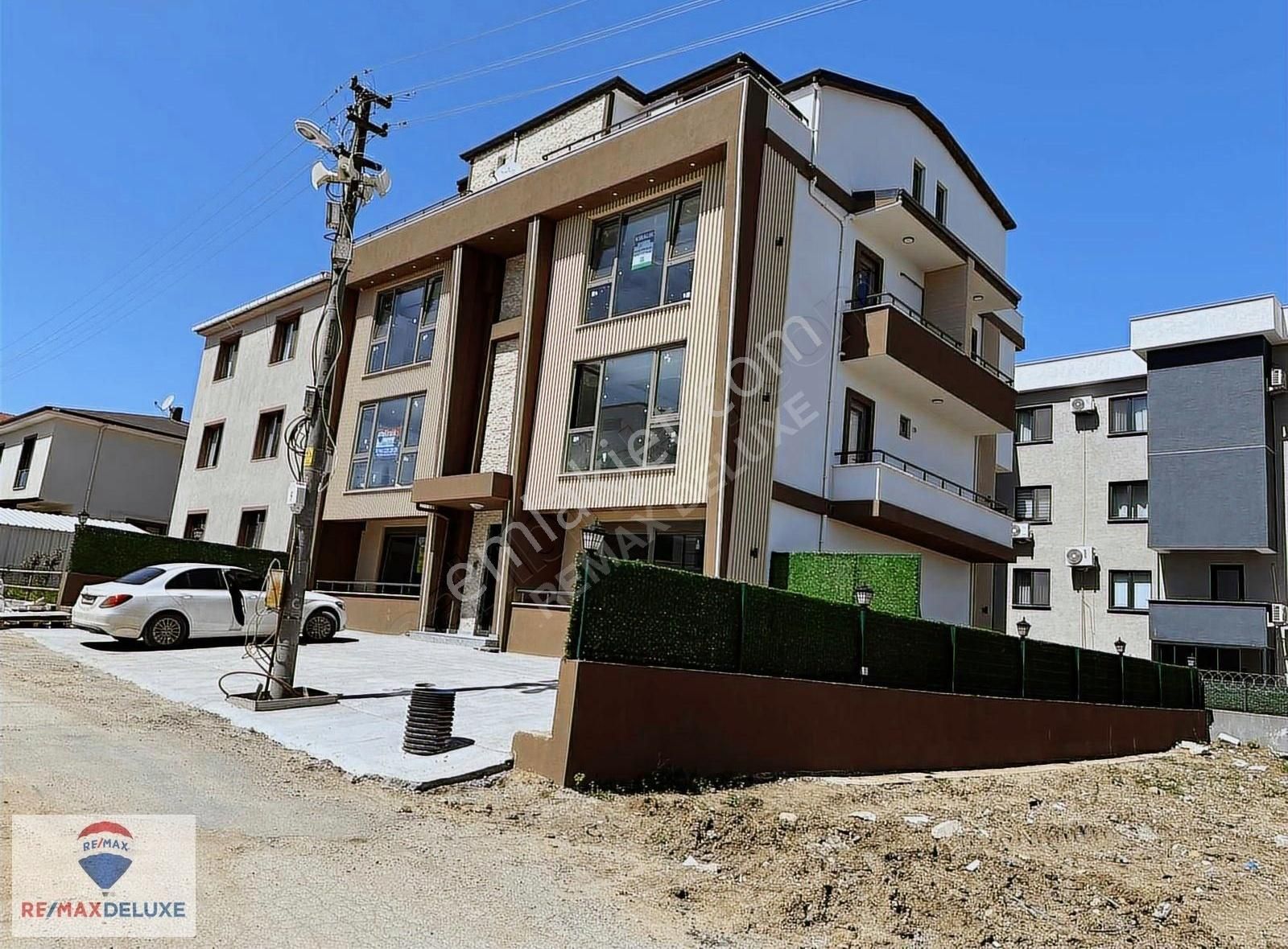 Başiskele Tınaztepe Cad. Kiralık 2+1 Sıfır Arakat