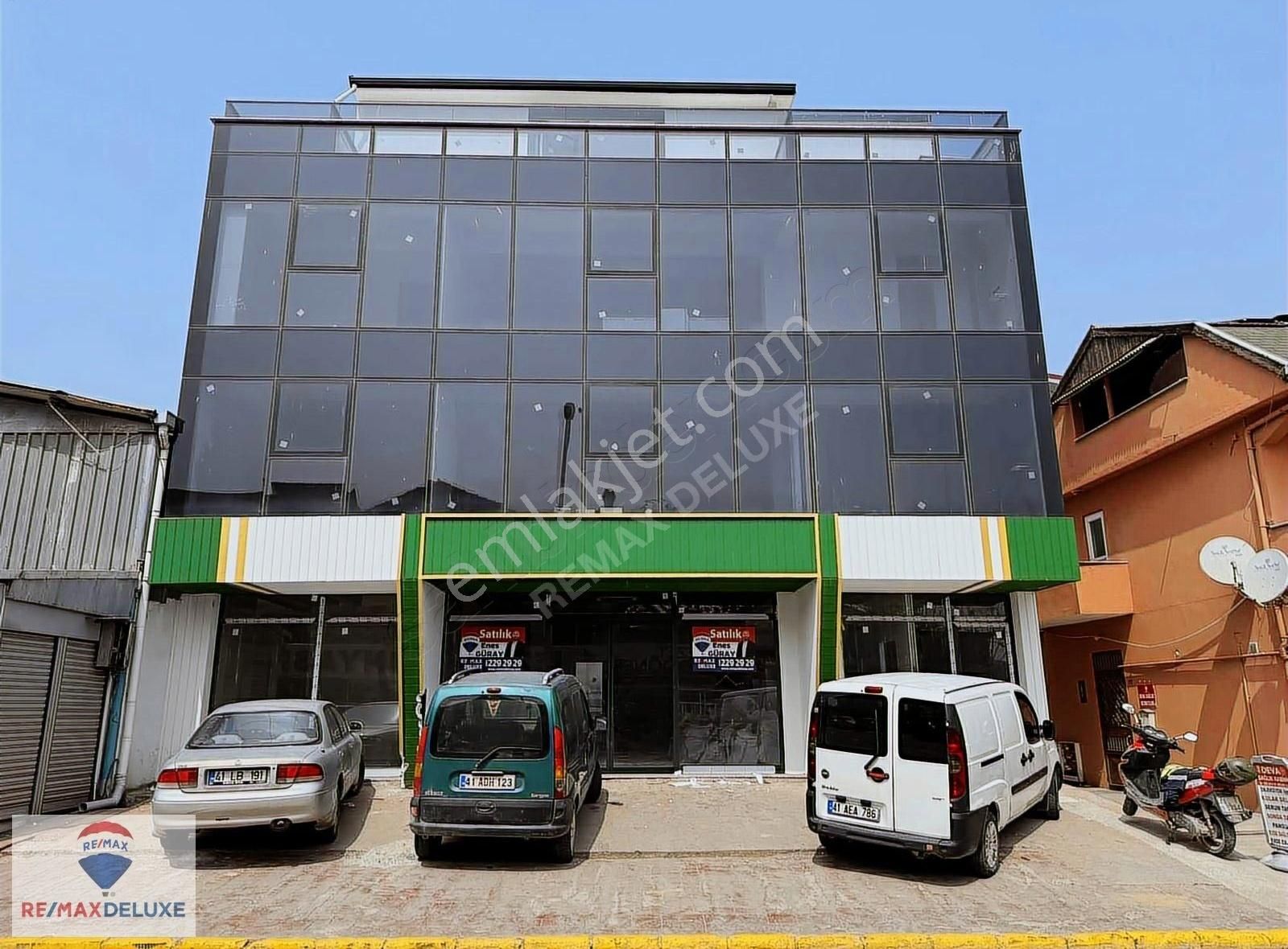 Yuvacık Sapağı Merkezi Konum'da Komple Satılık Plaza