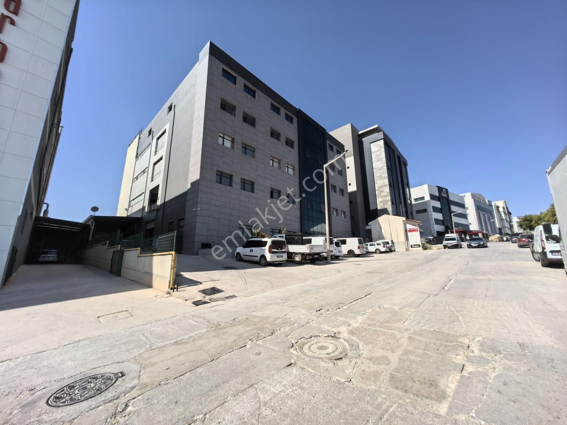 Buca Begos Kiralık 1120 M² Fabrika Katı – İmalathane