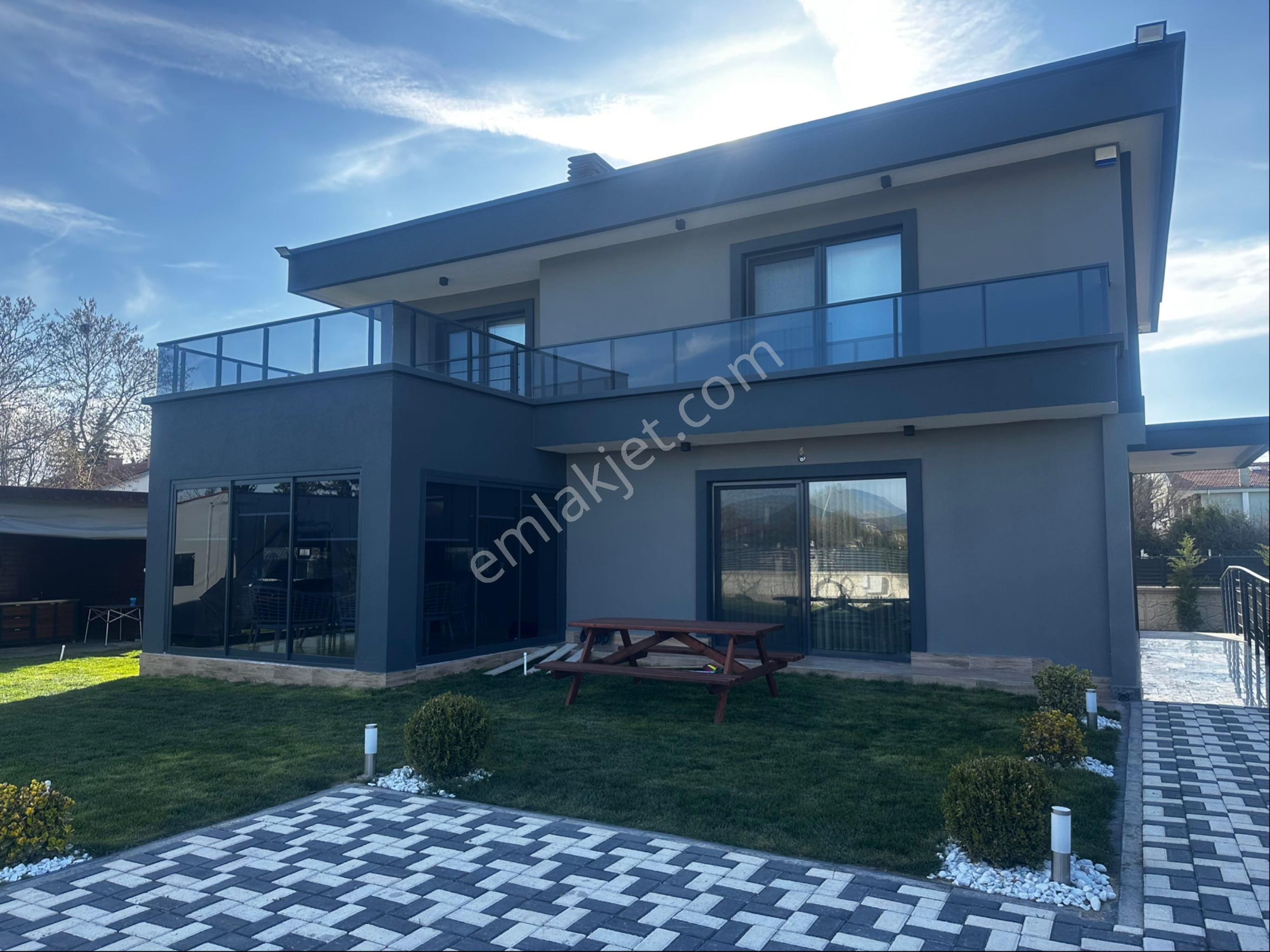 Hayallerinizi Gerçekleştiriyoruz Ankara Bulvarına Cephe Mükemmel Villa