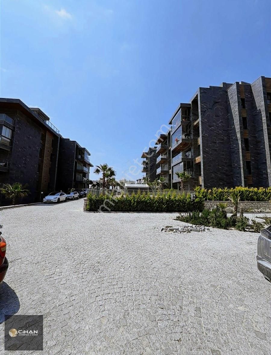 Kuşadası Ege Mahallesi 1+1 Satılık Geniş Daire
