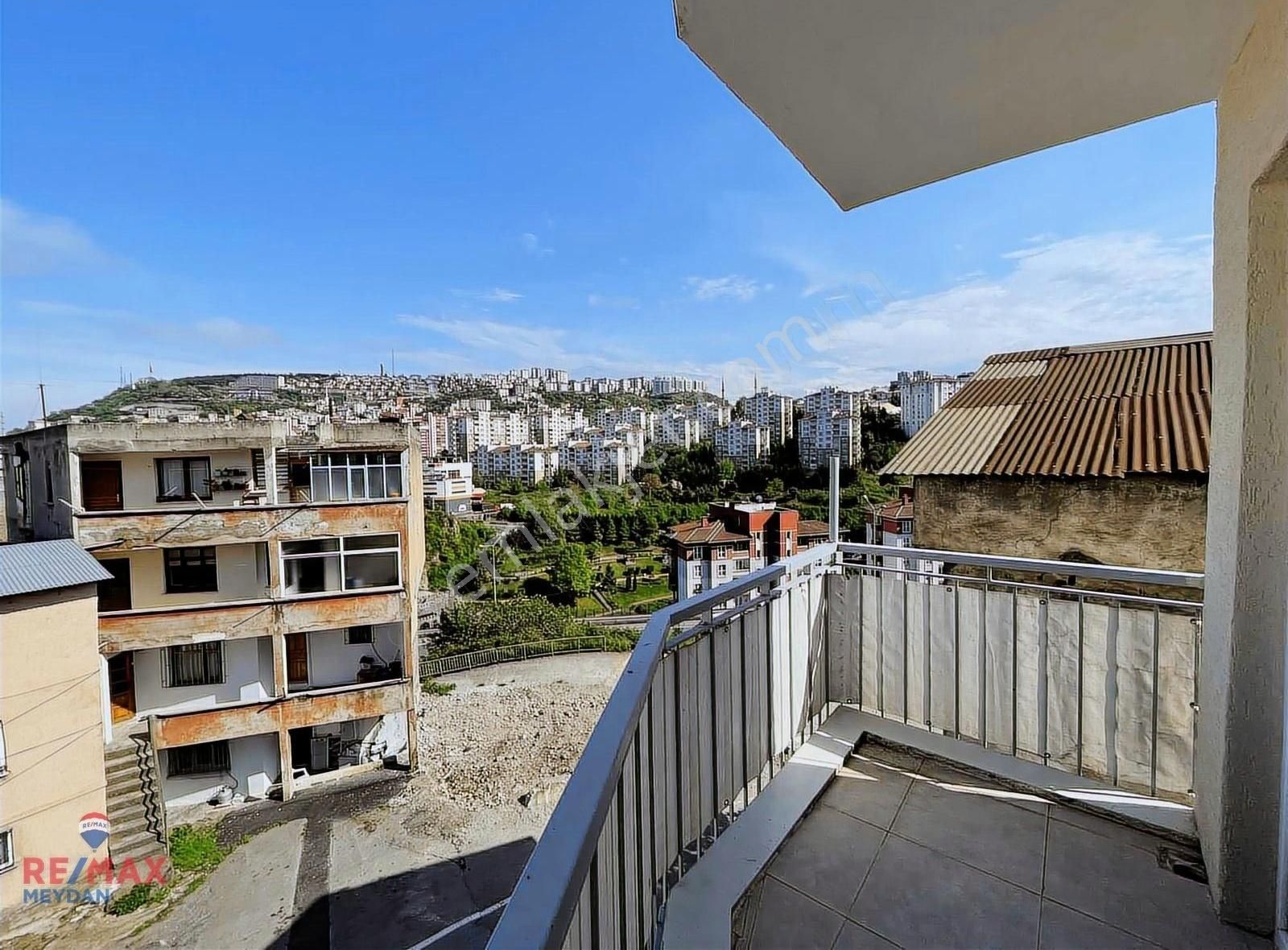 Atapark Kavşağında Özge Sitesinde Kiralık 4+1 Daire