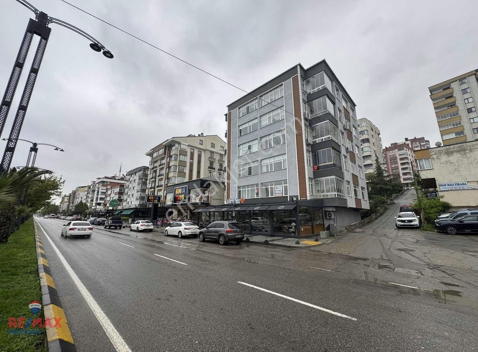 Toklu Sahil Yolu Üzeri Bakımlı Manzaralı 3+1 Daire
