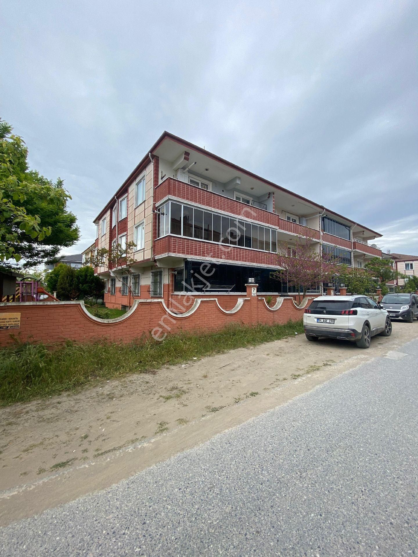 Karasu Da Havuzlu Sitede Geniş 1+1 Satılık Daire.