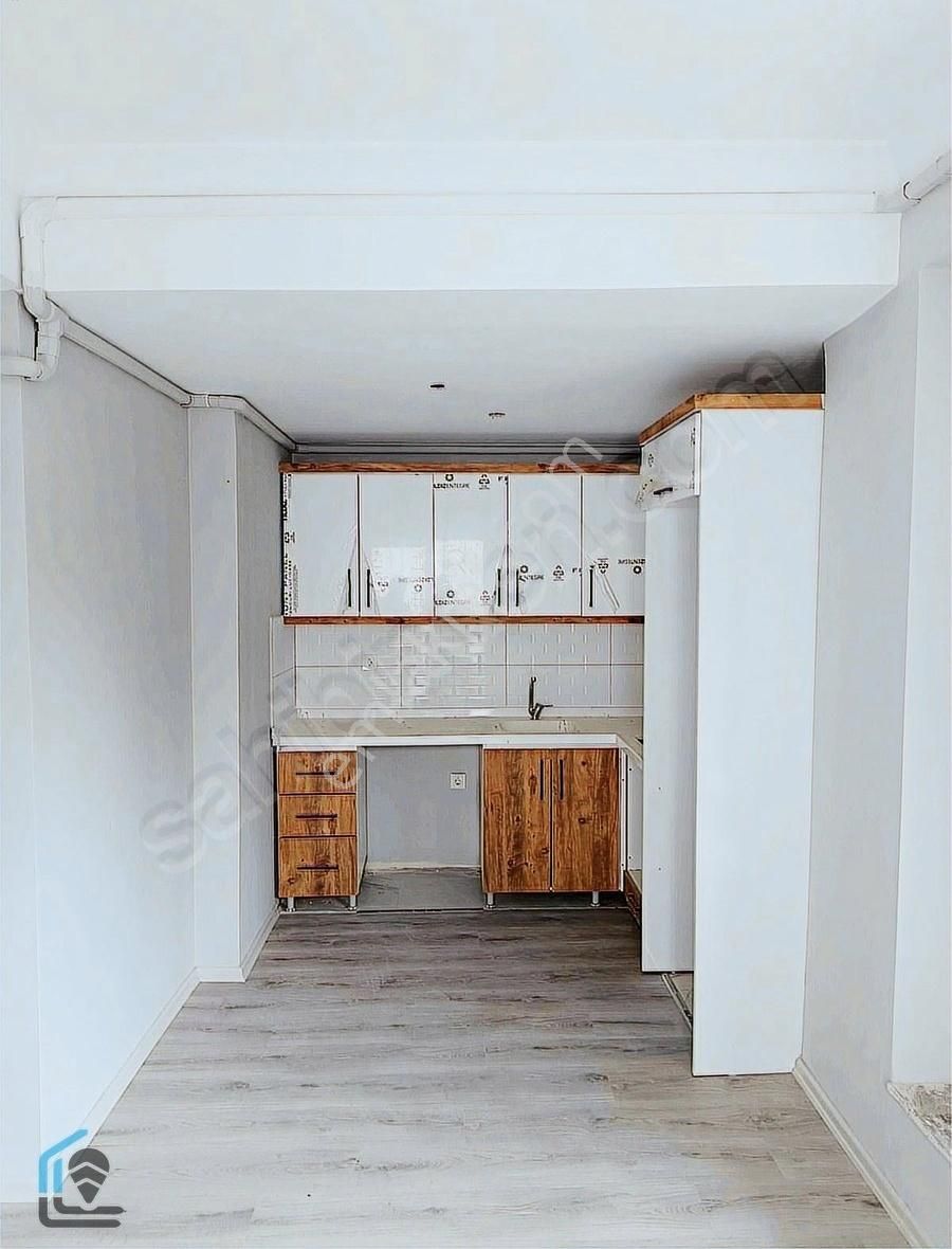 Nef Ve Çarşıya Çok Yakın Lokasyonda Geniş Kiralık 1+1 Daire