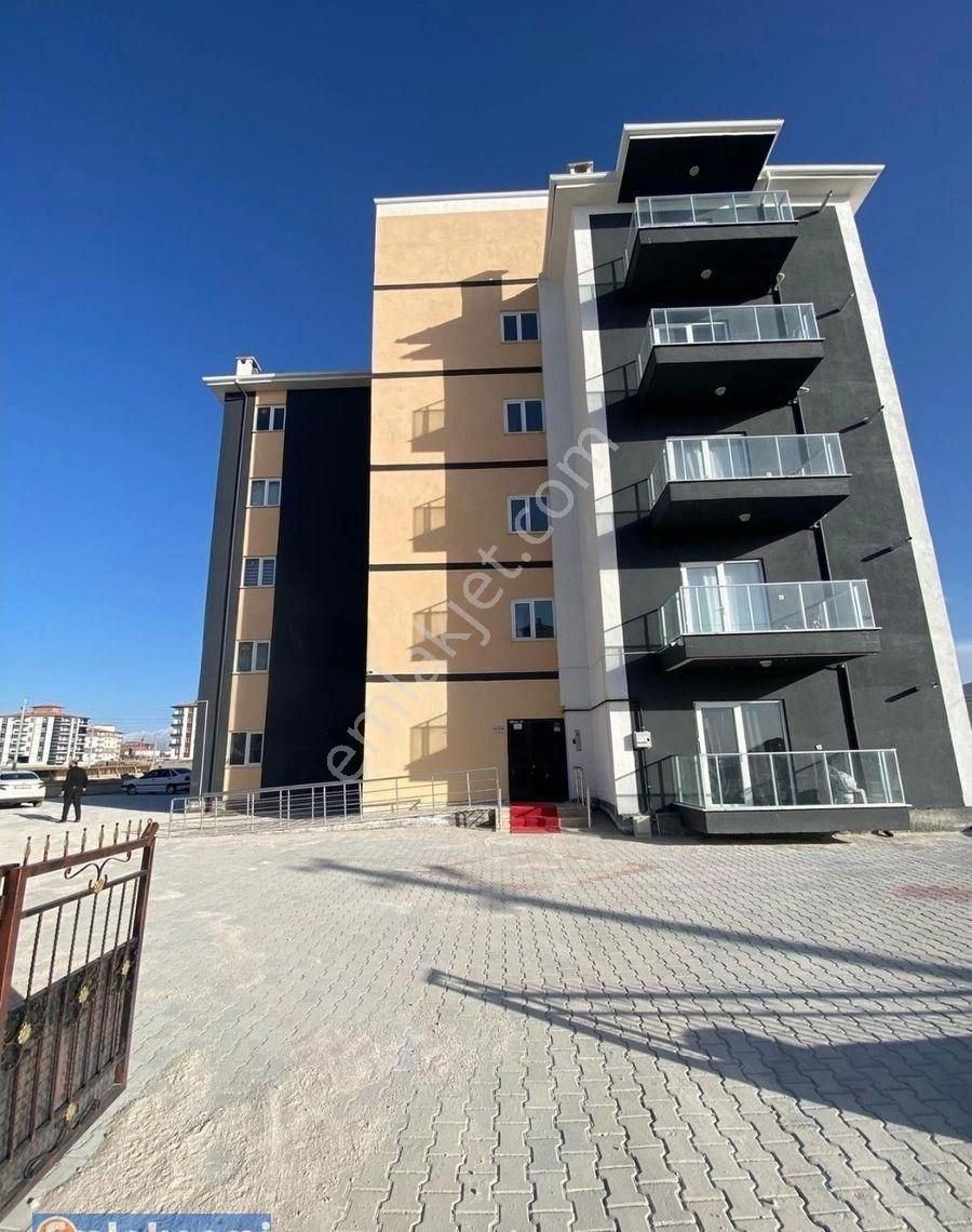 Hastane Arkasında Satılık 1+1 Apart