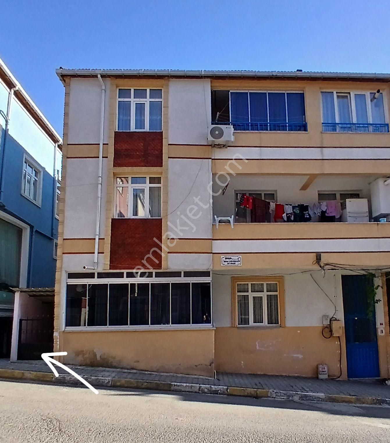 Güzel Konumda 1 Yıllık 80 Metre Kare Bodrum Kat