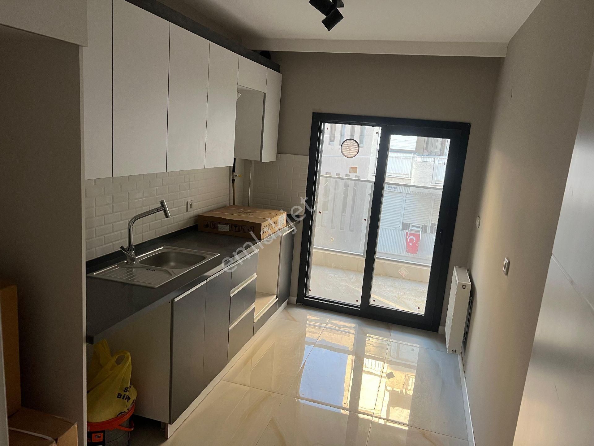 Metro Yakını 2+1 Arakat Asansörlü Otoparklı Sıfır Daire