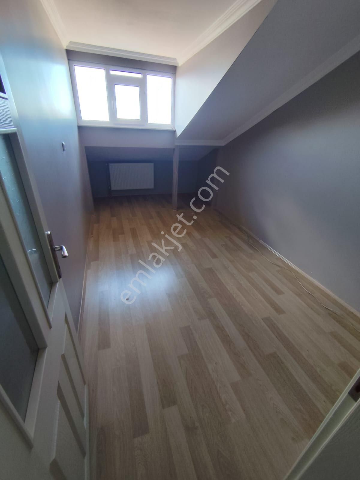 Esentepe Mahallesi Okul Önü 4+2 190 M2 Bağımsız Girişli 12 Yıllık Asansörsüz Kiralık Dubleks