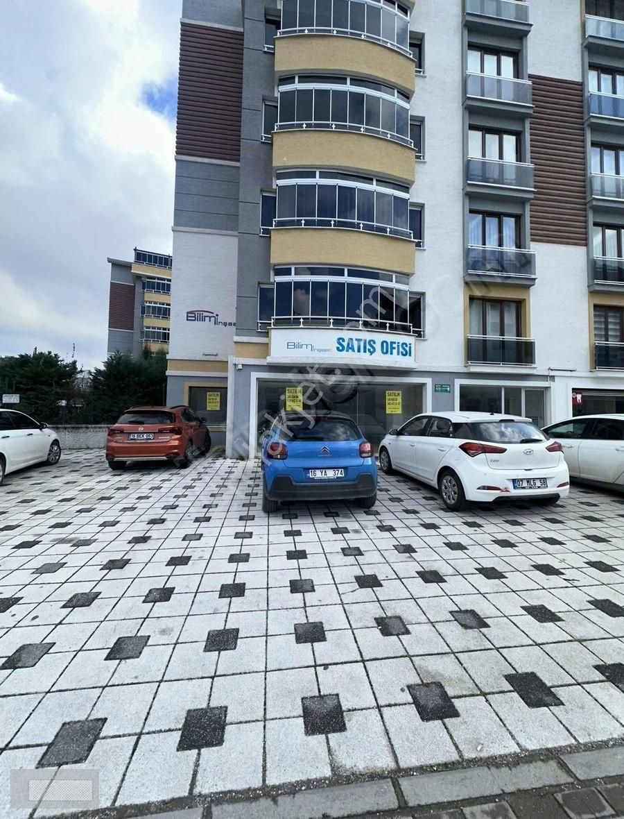 Millet Gayrimenkulden Kiralık Cadde Üstü 250 M2 Köşe Dükkan..
