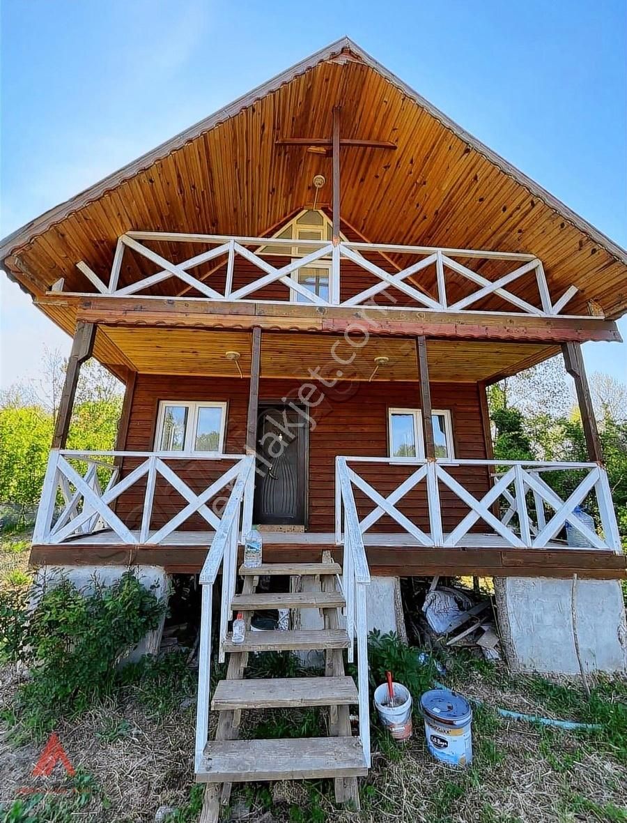 Ağva Geredeli İki Katlı Harika Ev Ve 500m2 Arsası 4.700,00₺