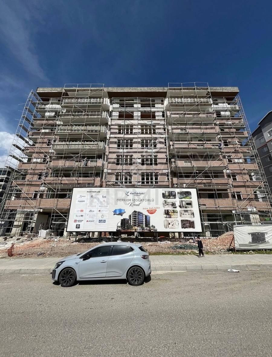 Re/max Kırmızı'dan Erzurum Kombina Kumbasar 4+1 Satılık Daire