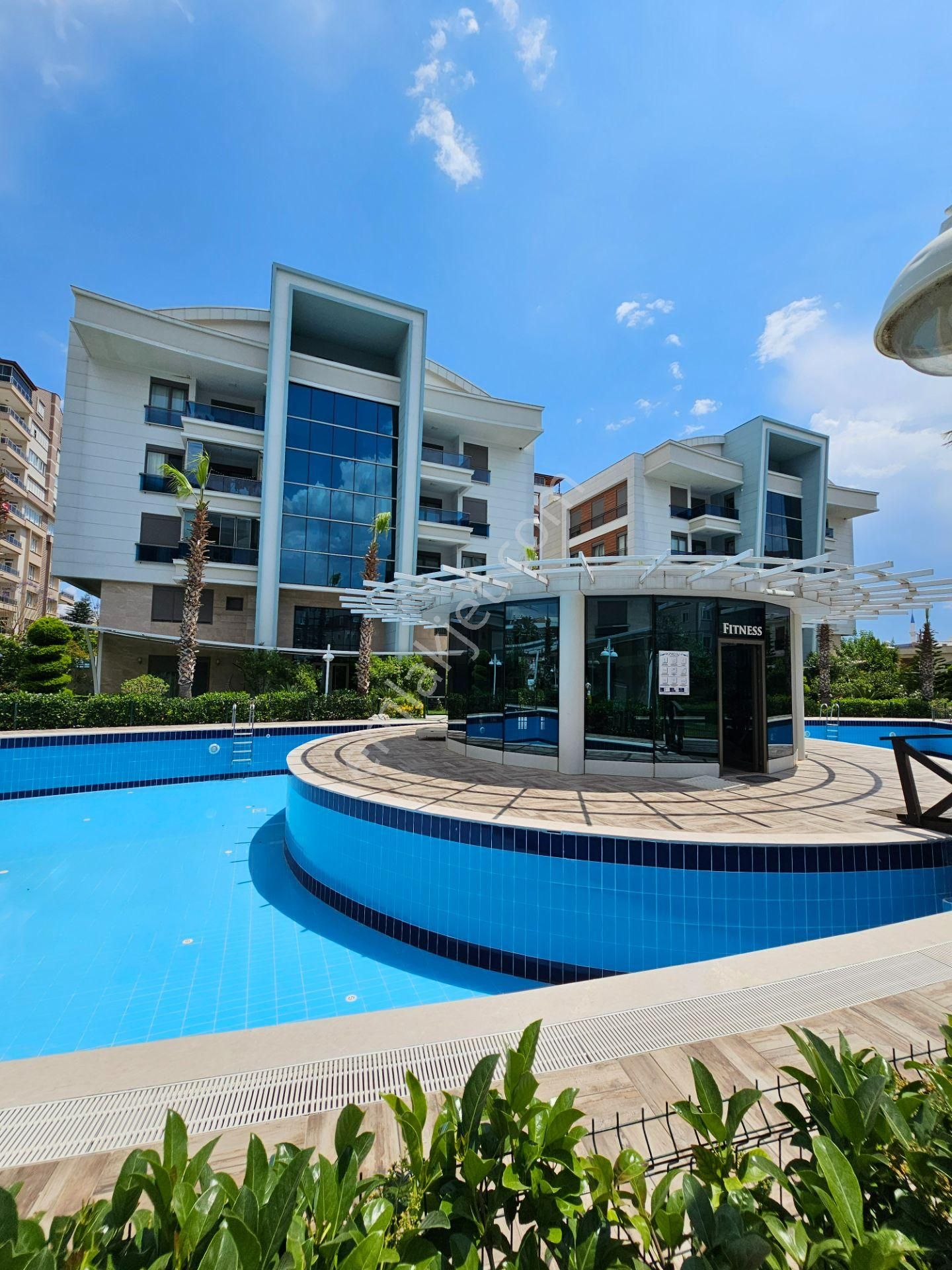 Konaklarda Vatandaşlığa Uygun 4 Banyolu 350 M2 Loft Dubleks 6+1